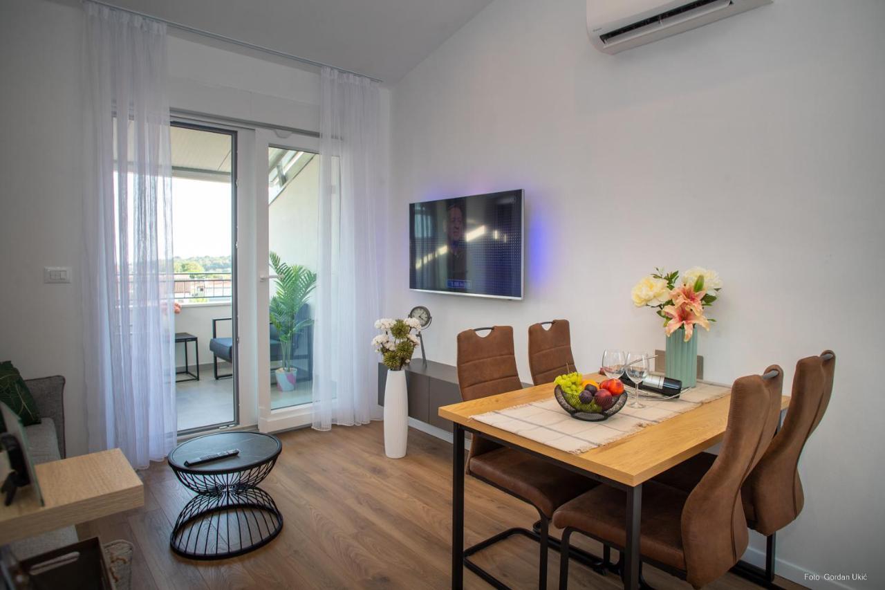 Blue Sky Apartment 罗维尼 外观 照片