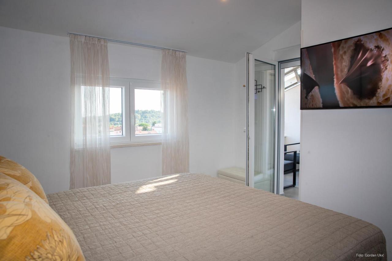 Blue Sky Apartment 罗维尼 外观 照片