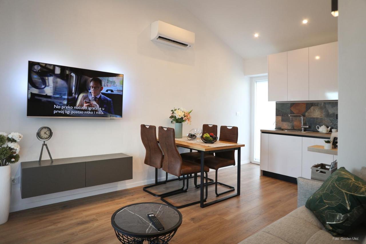 Blue Sky Apartment 罗维尼 外观 照片
